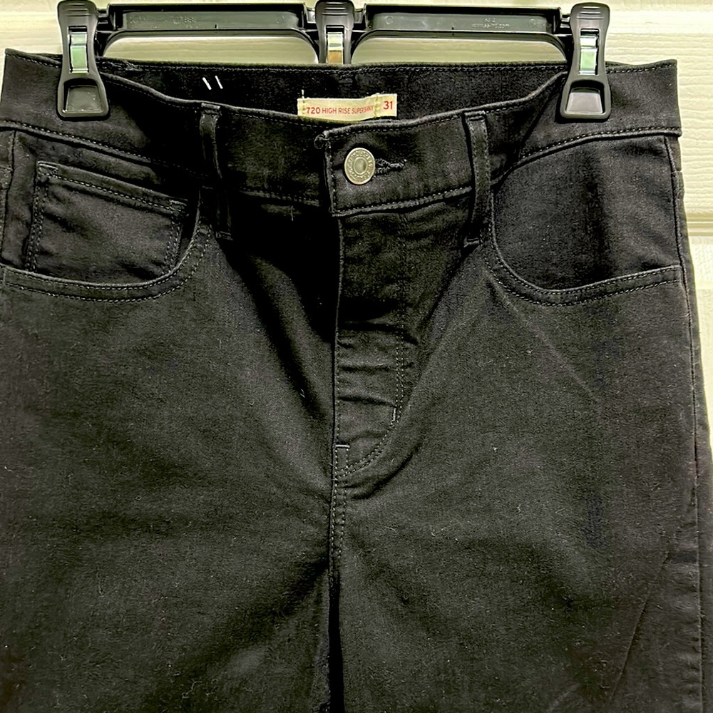 Levi’s Sz 31 Jeans 16” across waist, 31” L, 11.5”inseam